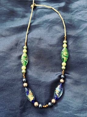 NECKLACE BLOWN GLASS IN BLUES & GREENS OVALS WITH BLUE/GREEN/GOLD TONE BEADS AND